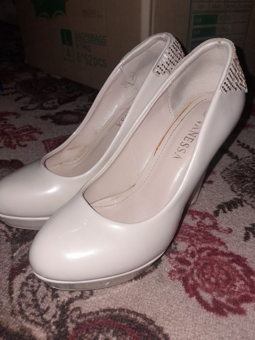 Туфли молочновый