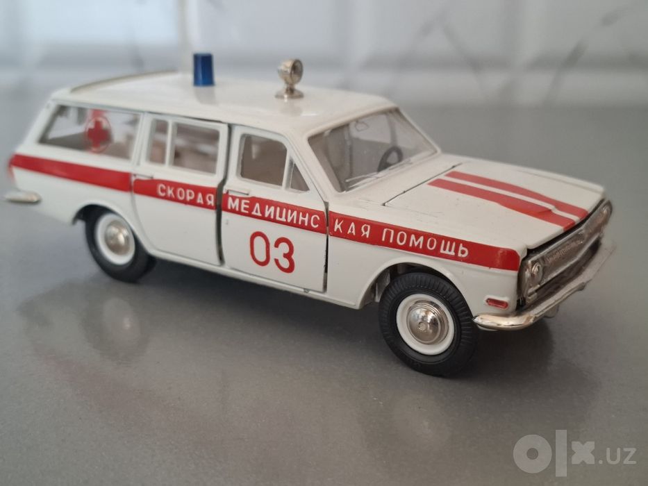 Коллекционная модель ГАЗ 2402 Скорая помощь, масштаб 1:43