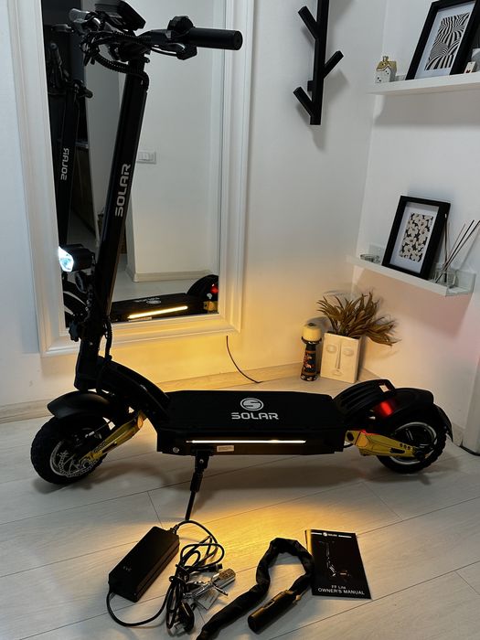 Trotinetă electrică SOLAR 2025