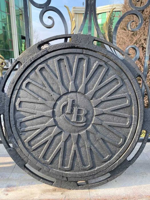 Высококачественные чугунные люки и дождеприемные решётки