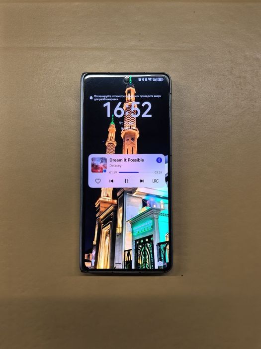 Huawei Mate X5 в отличном состоянии.
