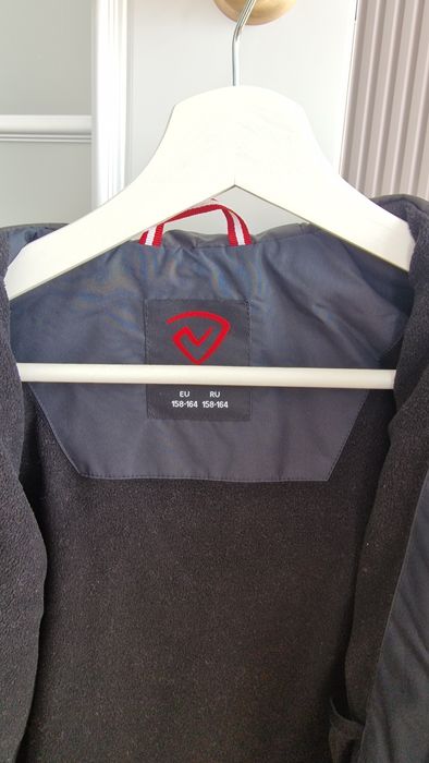 Продам ветровку на мальчика.