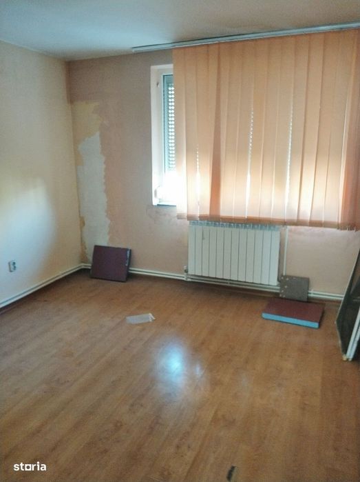Zona Far - Apartament incadrat, izolat, cu centrala cu gaz — fotografia 2