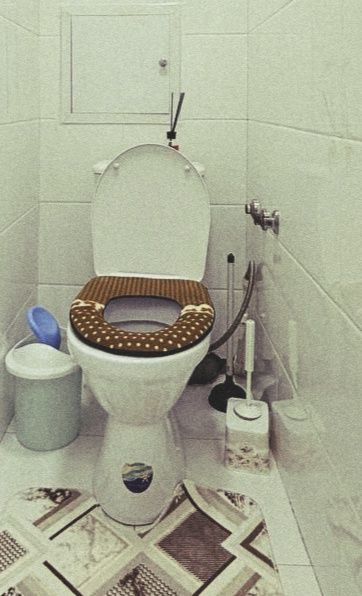 Чиланзар метро Мирзо Улугбек 2 комнаты 3 этаж дом вдоль дороги