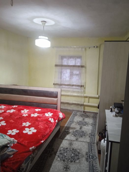 Янгийол центрда 4-хона уйи 3-сотих ери Срочна Сотилади