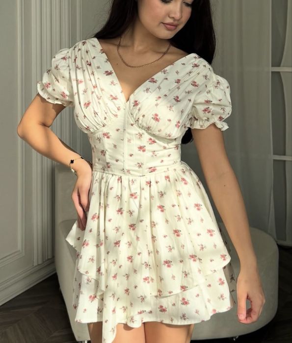 Продаю платье м размер