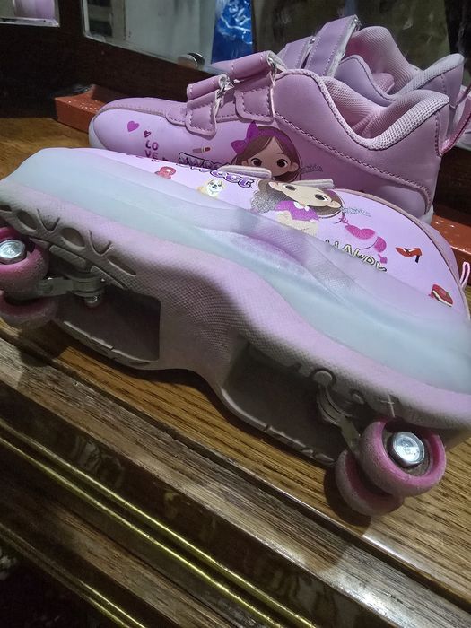 Кроссовка ролик 1 раз надёжный. Новый