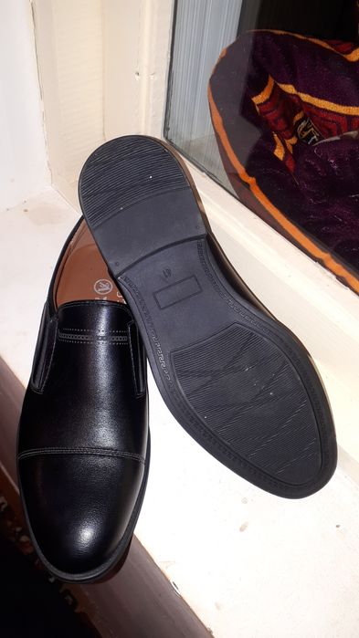 Аяк кийимлер сатылады