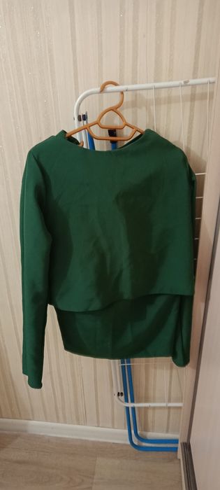 Женский костюм с юбкой