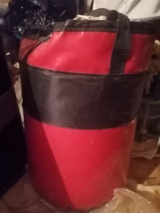 Мольберт, рюкзак, груша, хулахуп