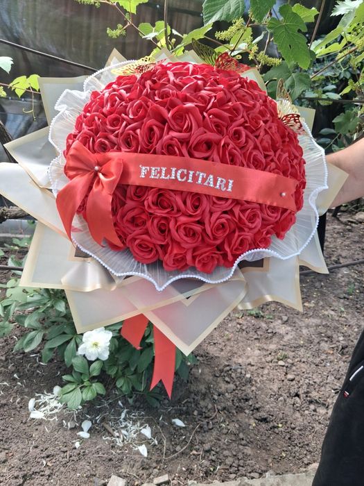 Buchet 101 trandafiri