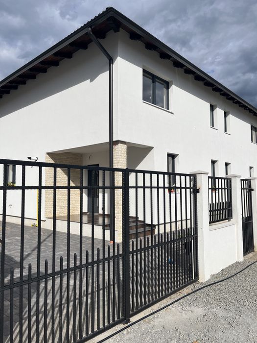 Casă modernă  tip duplex (sistem cuplat) , zona Dealul Furcilor