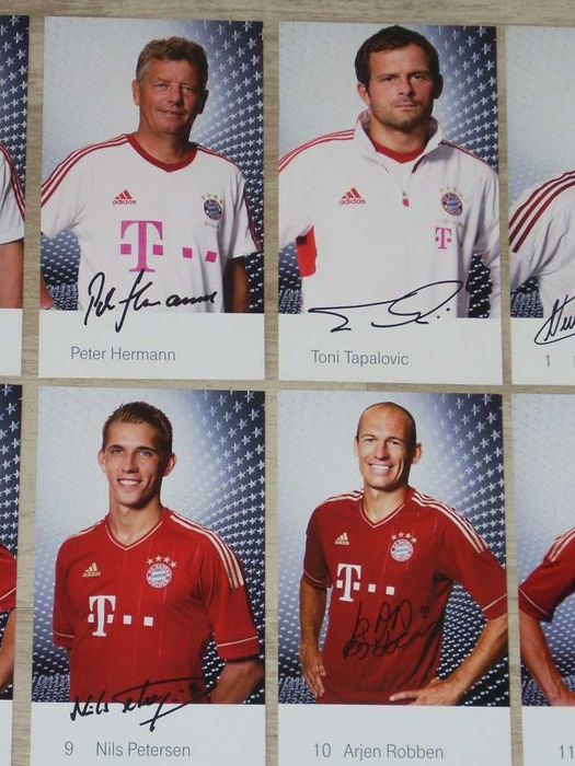 Комплект ОРИГИНАЛНИ футболни картички на Байерн (Мюнхен) сезон 2011/12