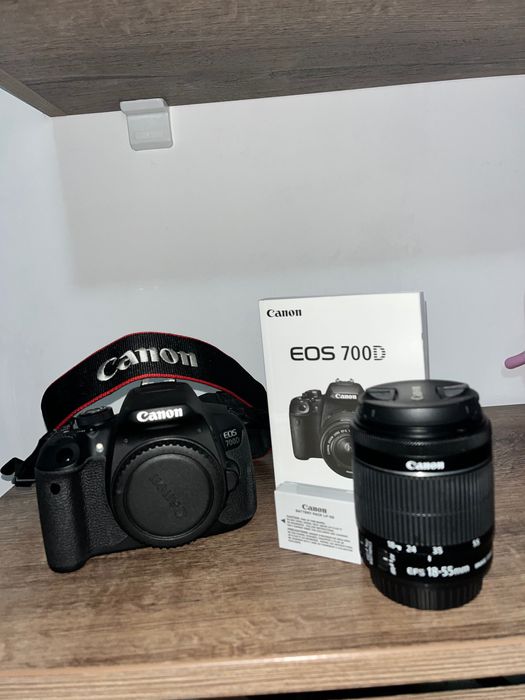 CANON EOS 700D + обектив 18-55 мм
