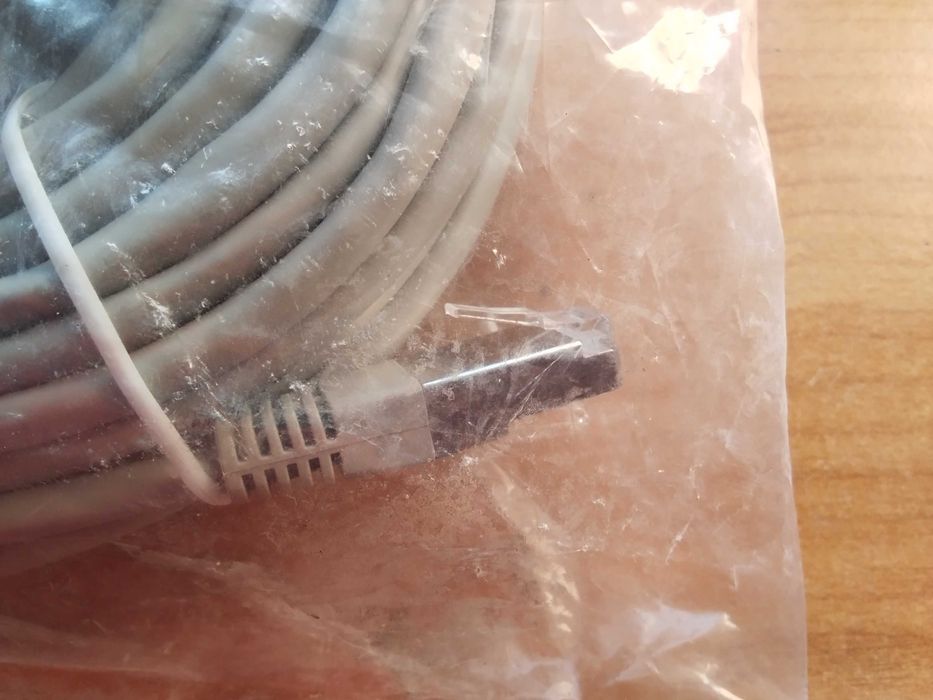 германски оригинален интернет кабел 15 метра чисто нов запечатан