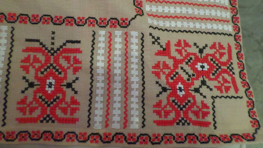 Карета българска бродерия