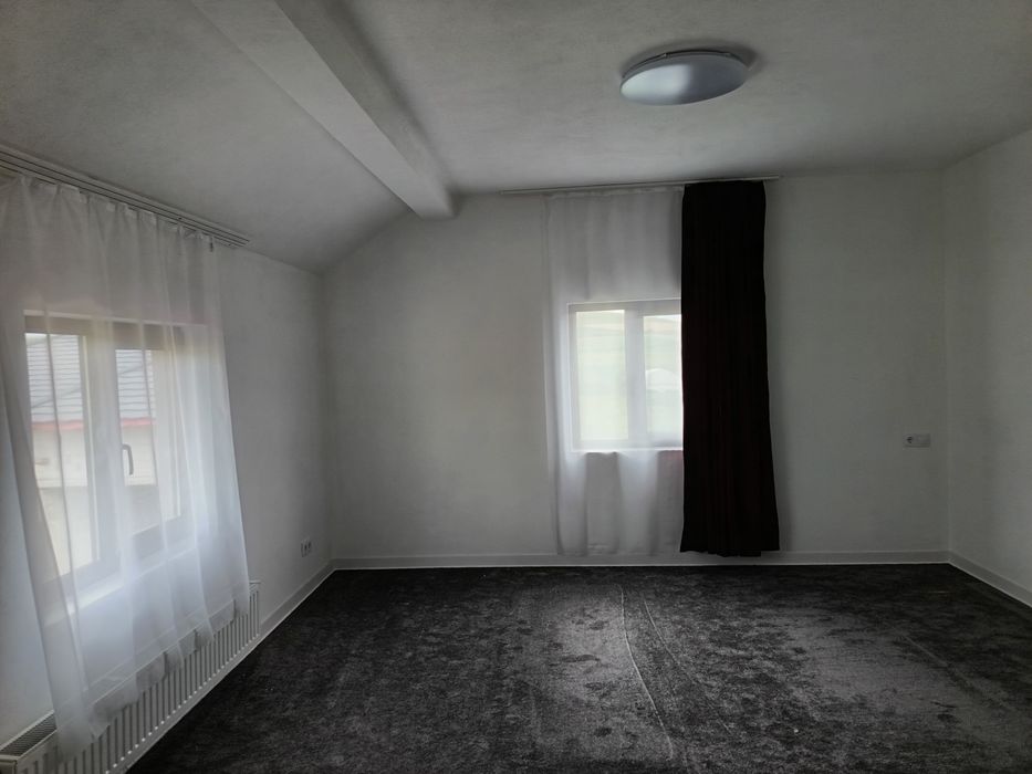 Casa la țară de vânzare