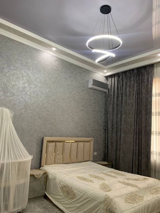 Uy sotiladi hovli 7 xona 4.4 sotix srochniy