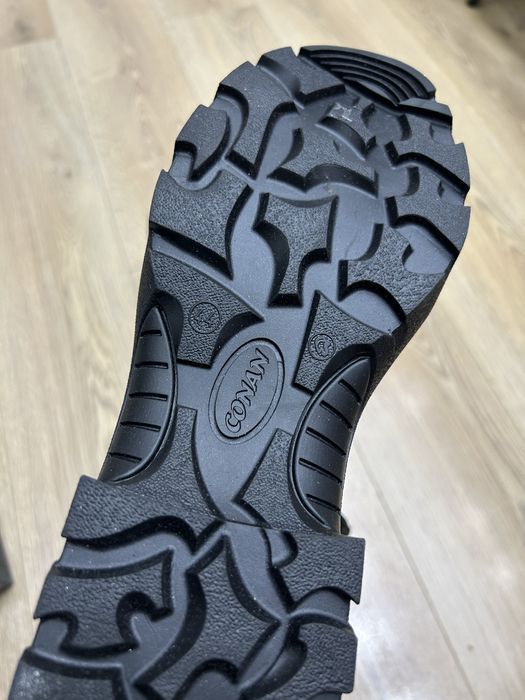 Продаются ботинки