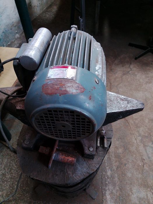 Електрически двигател