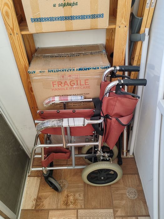 Отдам инвалидную коляску