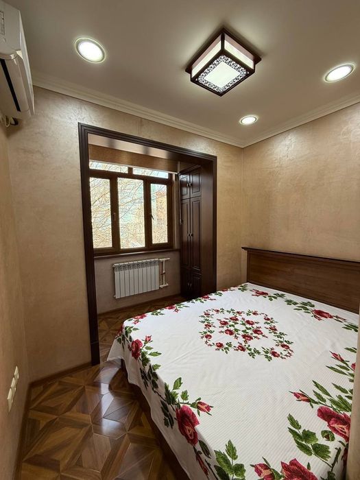 Срочно продаётся 2 ком Ойбек метро