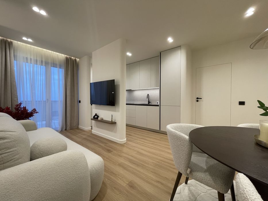 Proprietar. Vand apartament, finisat si mobilat, doua camere. Floresti