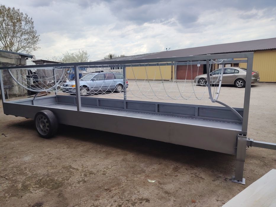 Hrănitor mobil pentru bovine.