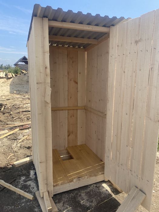 Туалет уличный из досок