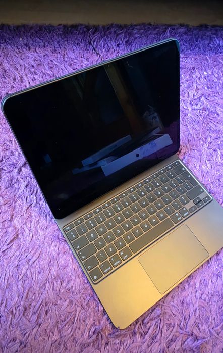 iPad Pro M4 13 inch cu husa, tastatura si creion