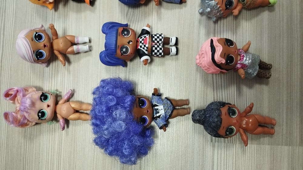Vând Lot figurine LOL surprise