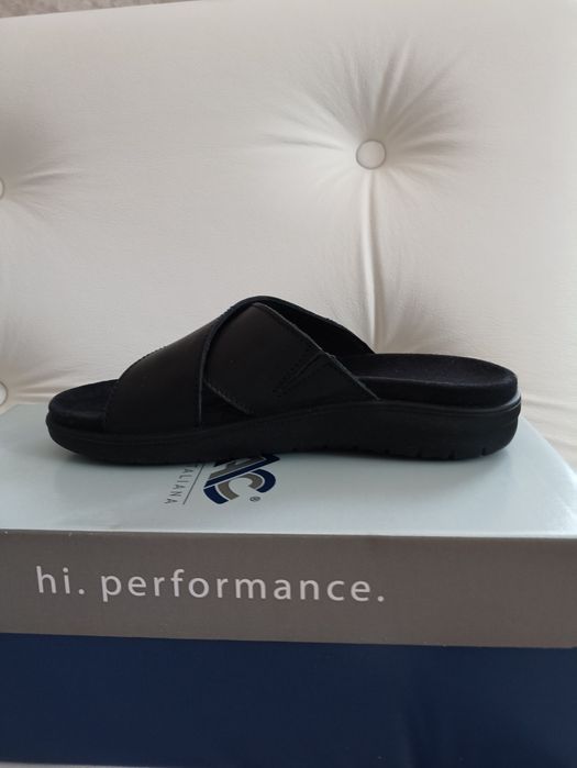 Мужские шлепанцы.