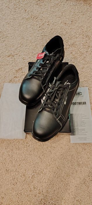 Обувки с бомбе SIR