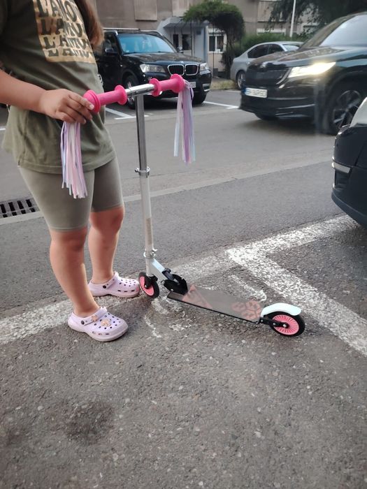 Vand trotineta pentru copii 4-6ani