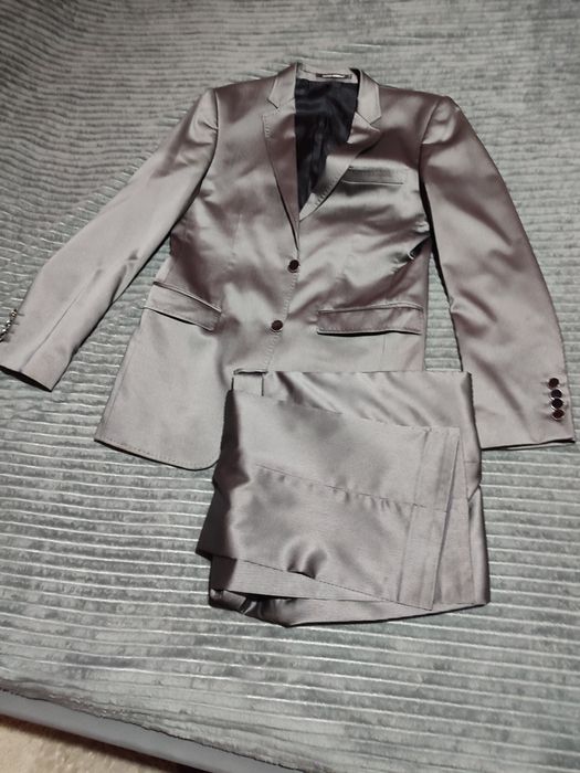 Продается Мужской костюм