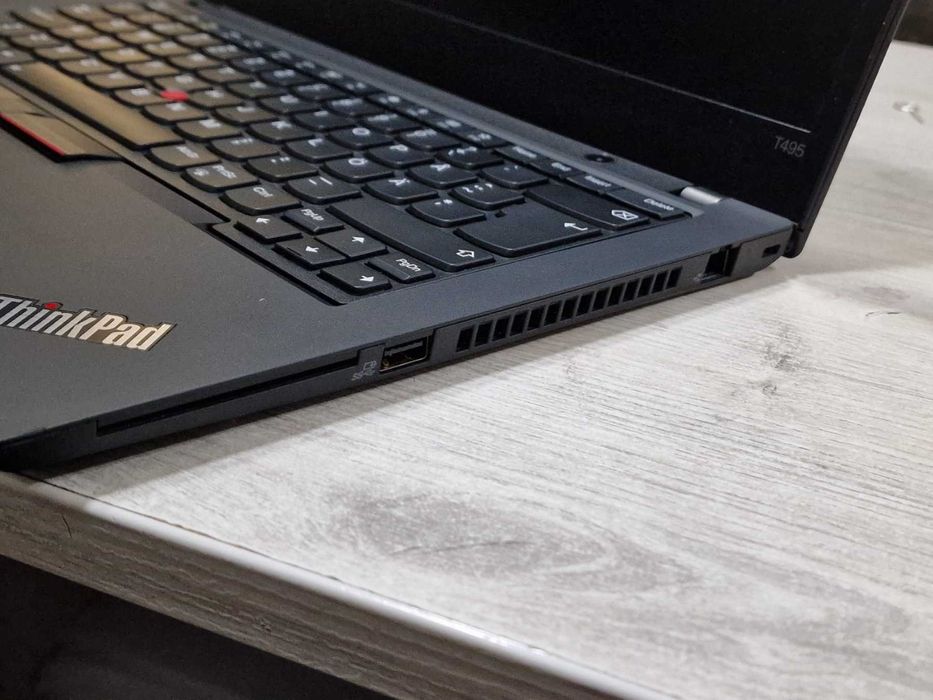 Лаптоп Lenovo ThinkPad T495 / 16GB RAM / 256 SSD / RYZEN 3 PRO / 14''