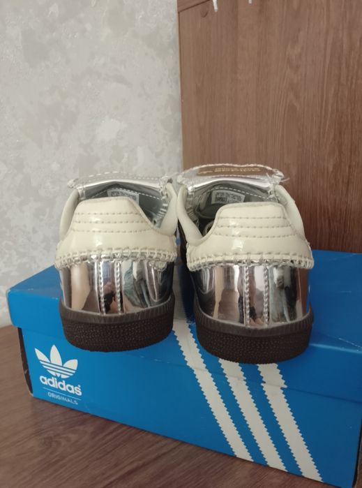 Кроссовки женские Adidas