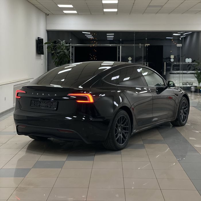 Tesla Model 3 Highland Restyling  2025