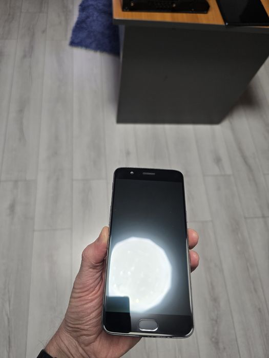 One Plus 5 смартфон