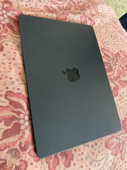 Продам Макбук Эир м2
