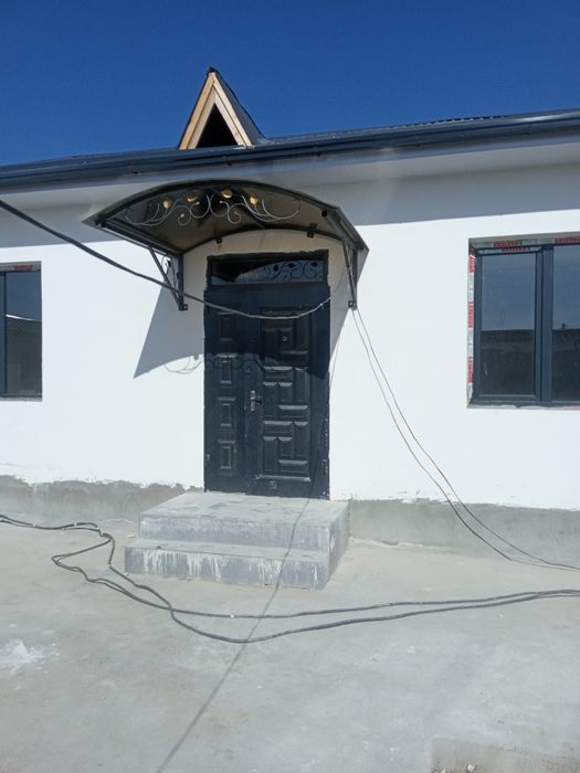 Продам дом 100 кв.  Метров.2.5 соток  можно в кредит