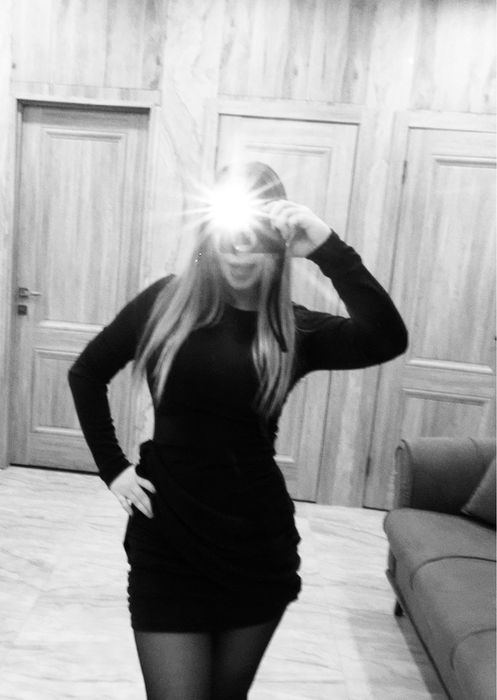 Чёрное обтягивающее платье, S.