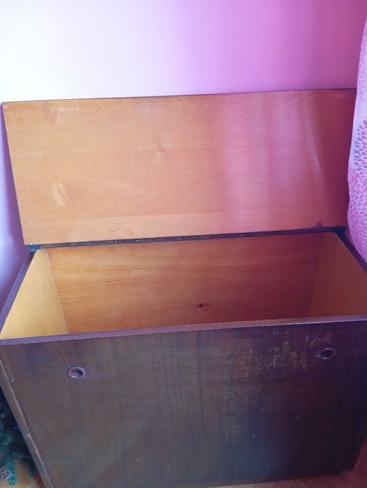 Дървена ракла, здрава,използвана