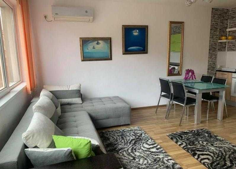 Дава се под наем Двустаен апартамент в Бургас, Център - 60 кв.м за 408 € - Снимка #3