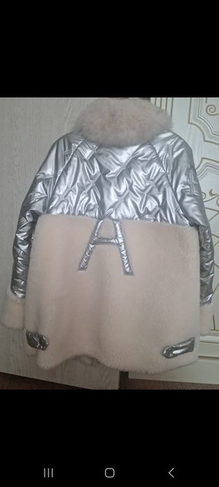 Продам куртку в отличном состоянии.