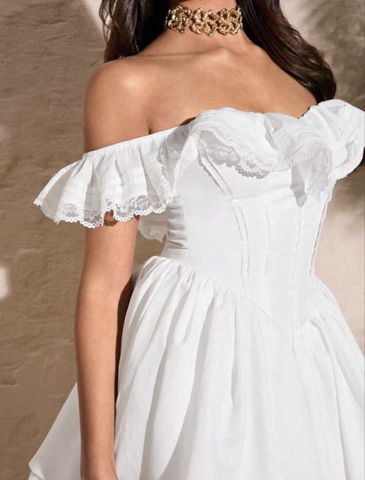 Бяла къса рокличка