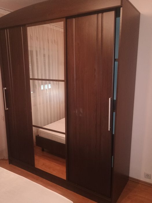 Închiriez apartament cu doua camere