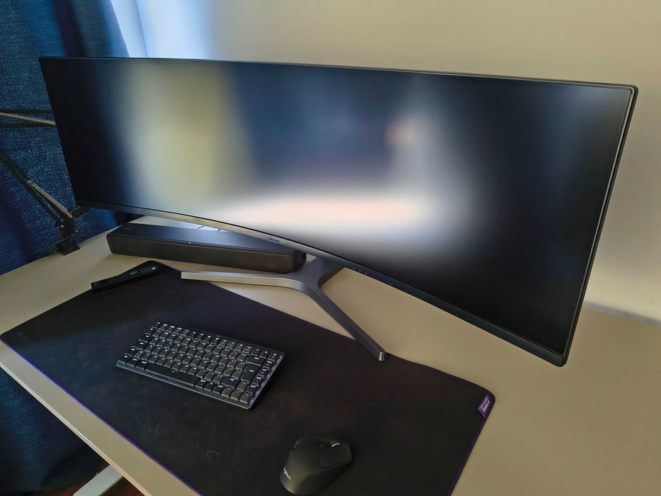 Продавам 49" извит монитор Samsung CRG9, Dual QHD (5120 x 1440), 120Hz, HDR1000