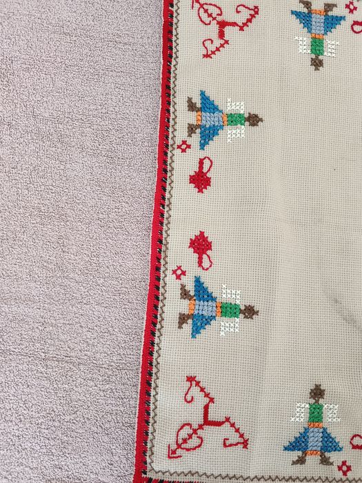 Бродирано кареее