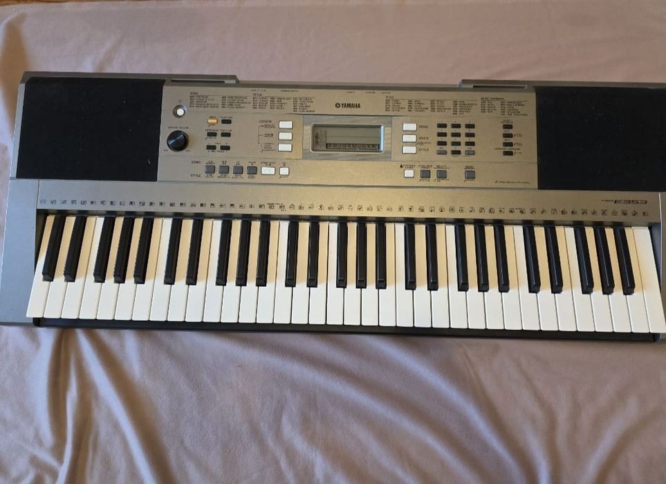 Vand orga electrica  Yamaha PSR E353